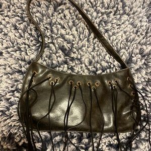 Retro shoulder bag with fringe